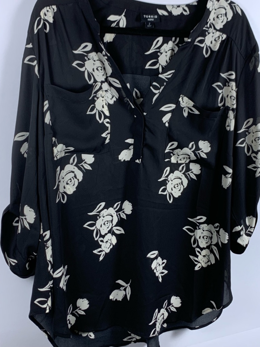 Torrid Harper Blouse 2X Black White Floral Chiffon Roll tab Sleeve Top
